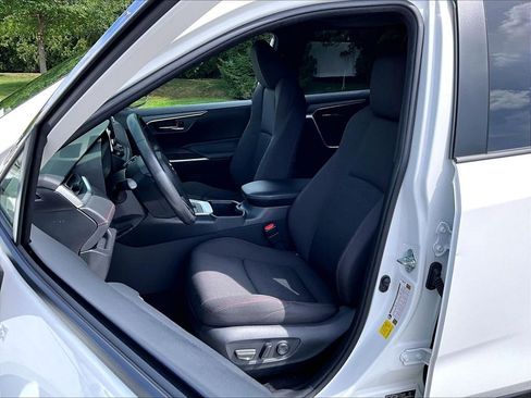 Used 2023 Toyota RAV4 SE w/ Weather & Moonroof Package AWD/4WD image 10