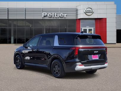Used 2025 Kia Carnival