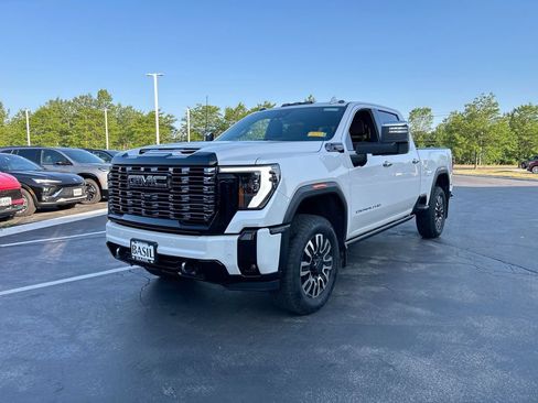 Used 2025 GMC Sierra 3500 Denali Ultimate AWD/4WD image 4