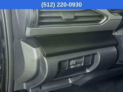 Used 2025 Subaru Crosstrek 2.0i Premium image 11