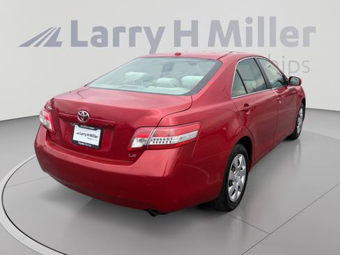 Used 2010 Toyota Camry FWD image 5