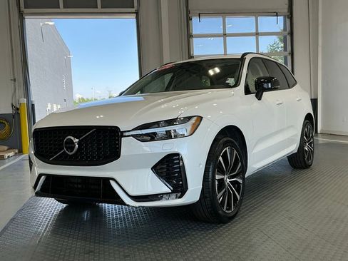 Used 2024 Volvo XC60 B5 Plus AWD/4WD image 2