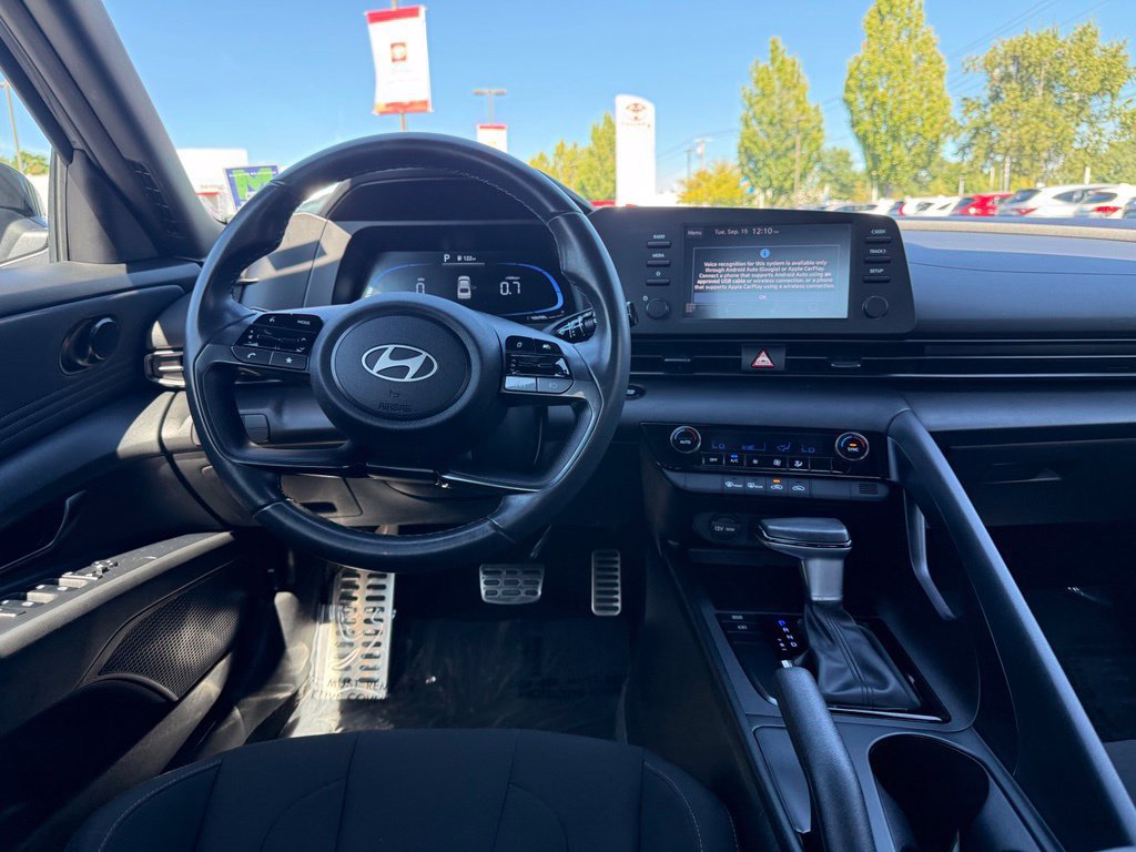 Used 2025 Hyundai Elantra Sport FWD image 21