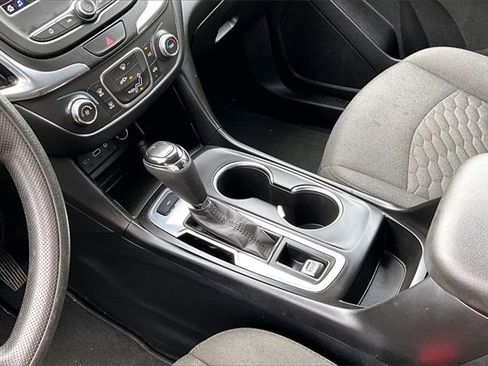 Used 2021 Chevrolet Equinox LT image 15