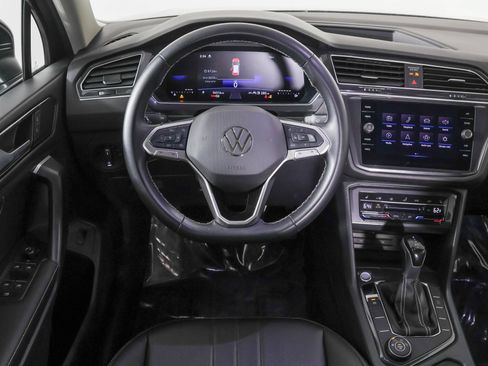Certified 2024 Volkswagen Tiguan SE AWD/4WD image 36