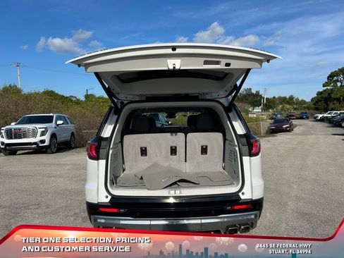 Used 2024 GMC Acadia Denali image 16