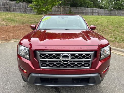 Used 2022 Nissan Frontier SV RWD image 2