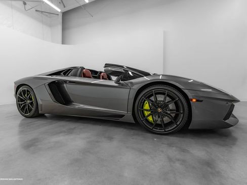 Used 2015 Lamborghini Aventador LP 700-4 AWD/4WD image 5