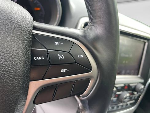Used 2018 Jeep Grand Cherokee Limited AWD/4WD image 36