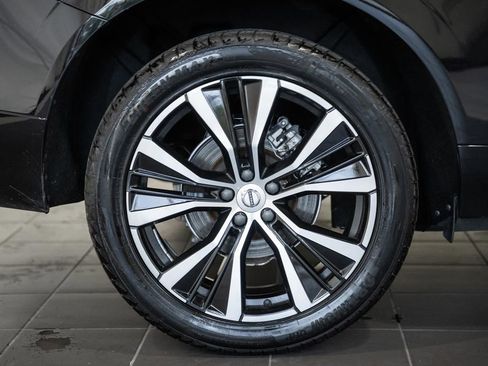 Used 2024 Volvo XC60 B5 Plus AWD/4WD image 18