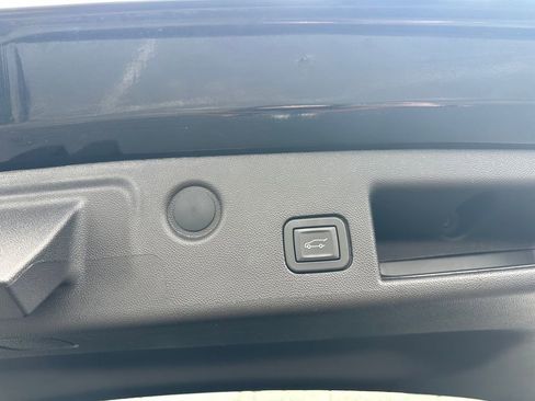 Used 2024 Chevrolet Equinox Premier w/ LPO, Floor Liner Package AWD/4WD image 28