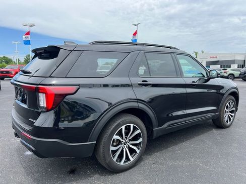 Certified 2025 Ford Explorer ST-Line AWD/4WD image 8