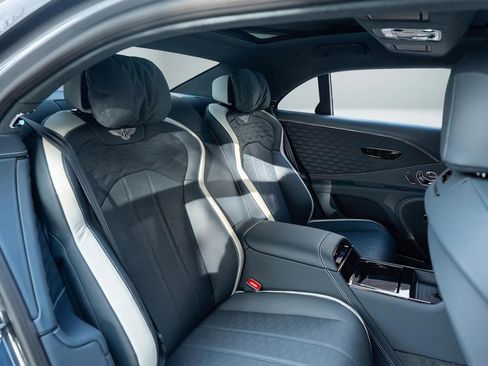 Used 2026 Bentley Flying Spur Plug-In Hybrid AWD/4WD image 19
