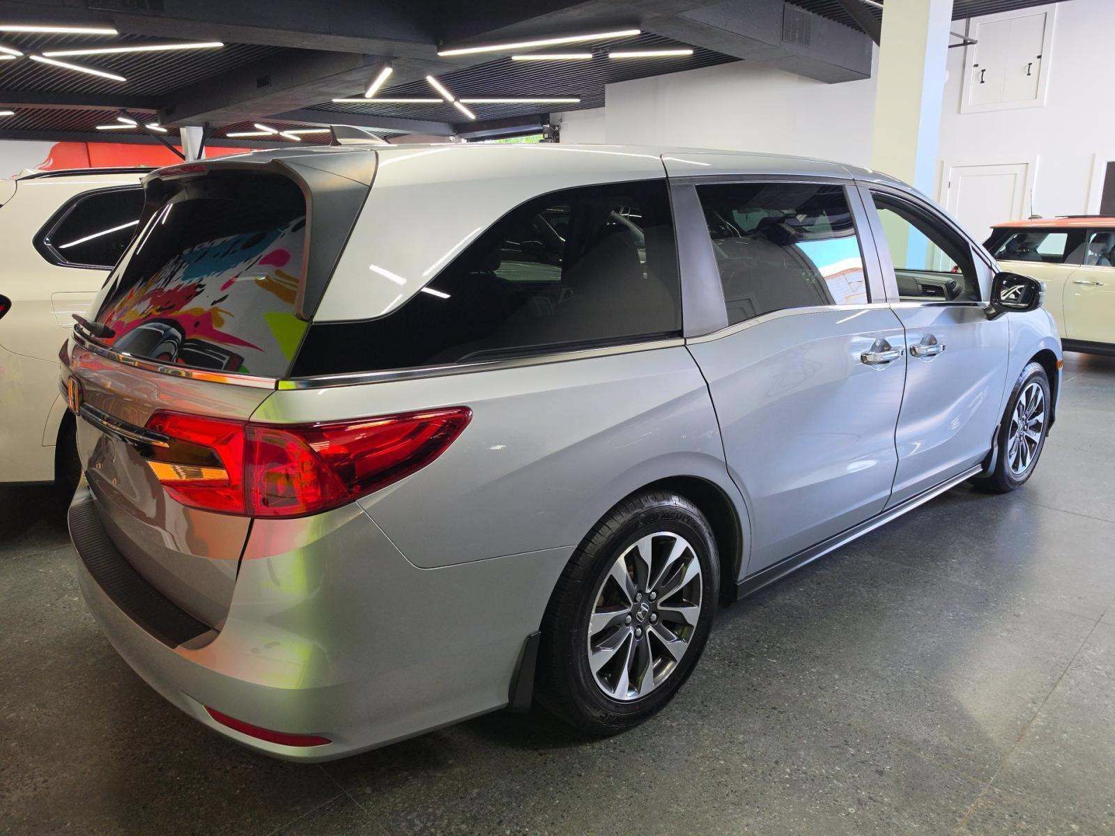 Used 2024 Honda Odyssey EX-L image 3