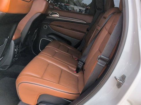 Used 2018 Jeep Grand Cherokee Summit w/ Platinum Series Group AWD/4WD image 31