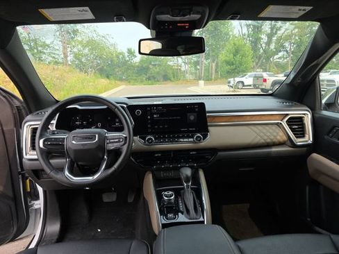 Used 2024 GMC Canyon Denali AWD/4WD image 10