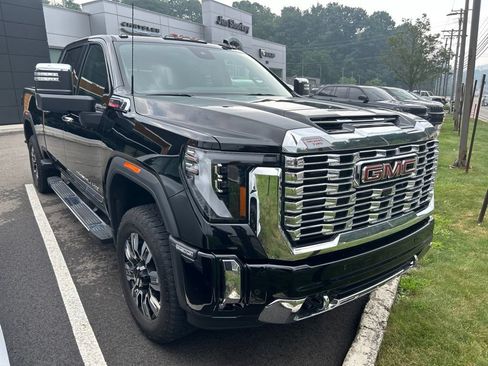 Used 2025 GMC Sierra 2500 Denali w/ Denali Reserve Package AWD/4WD image 1