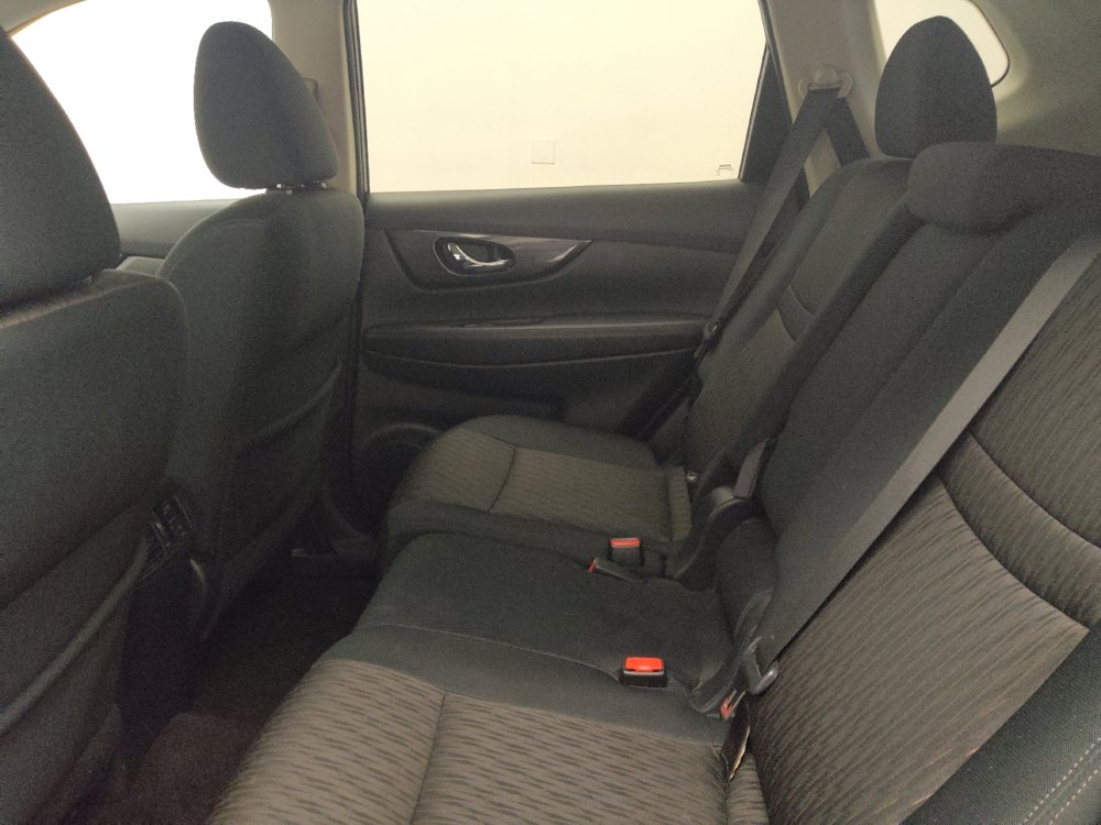 Used 2017 Nissan Rogue S w/ S Appearance Package FWD image 18