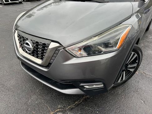 Used 2018 Nissan Kicks SR image 9