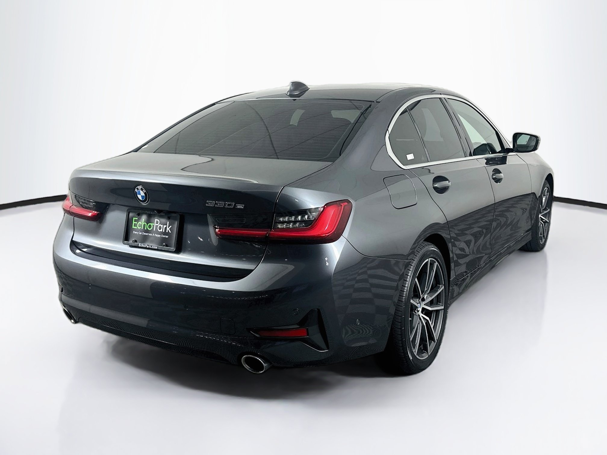 Used 2021 BMW 330e w/ Executive Package RWD image 9