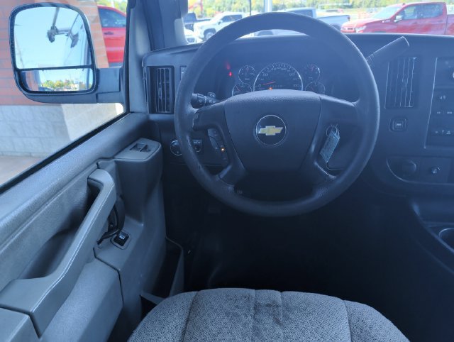 Used 2016 Chevrolet Express 2500 RWD image 2