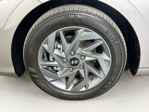 Used 2024 Hyundai Elantra Blue FWD image 8