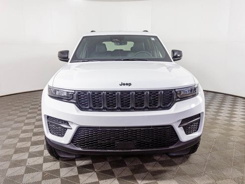 New 2025 Jeep Grand Cherokee Altitude image 6