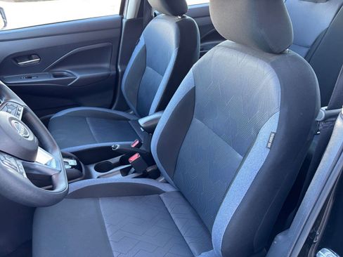 Used 2025 Nissan Versa SV image 34