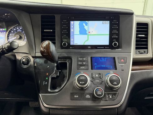 Used 2019 Toyota Sienna Limited Premium AWD/4WD image 23