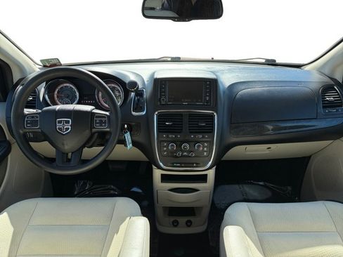 Used 2018 Dodge Grand Caravan SE w/ UConnect Hands-Free Group image 13