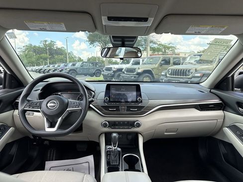 Used 2024 Nissan Altima 2.5 SV FWD image 26