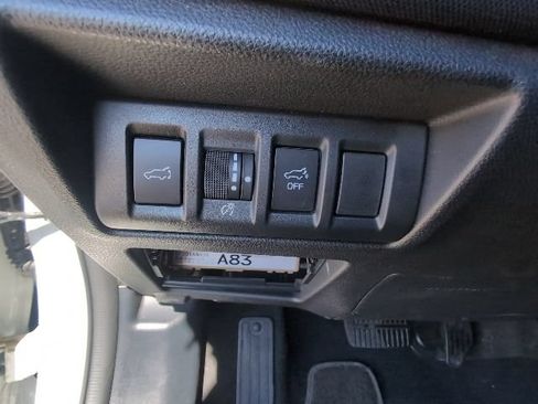 Used 2025 Subaru Outback Premium AWD/4WD image 17
