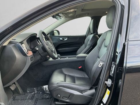 Used 2024 Volvo XC60 B5 Plus image 9