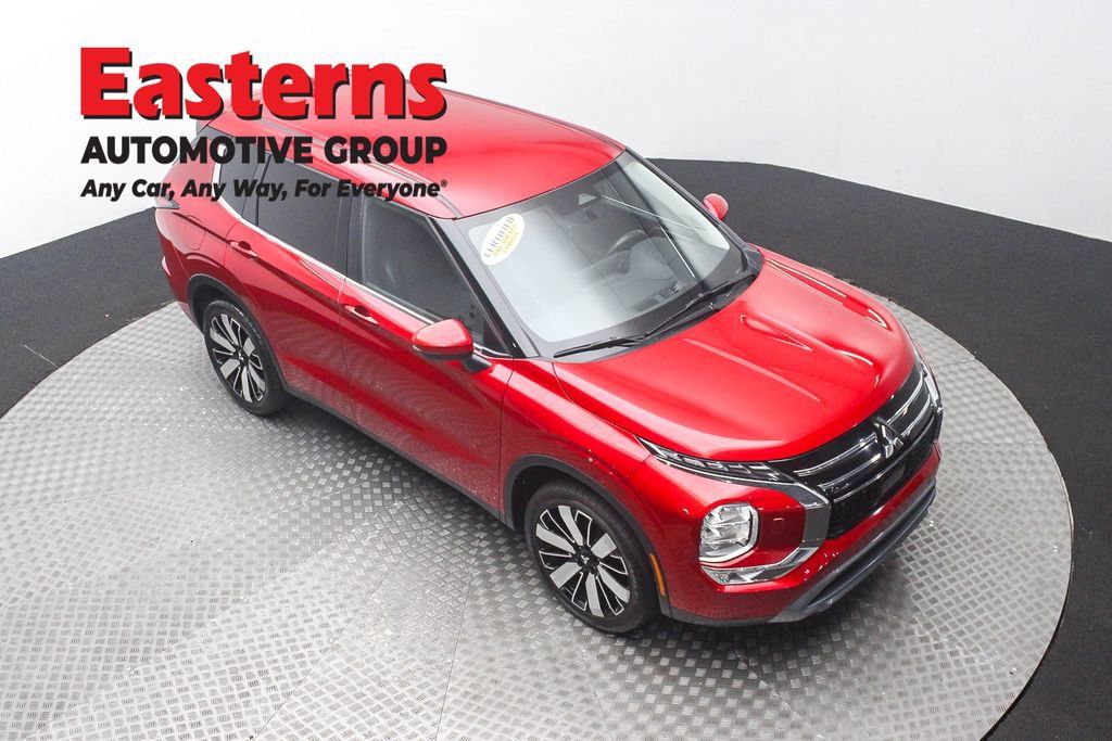 Used 2025 Mitsubishi Outlander SE AWD/4WD image 5