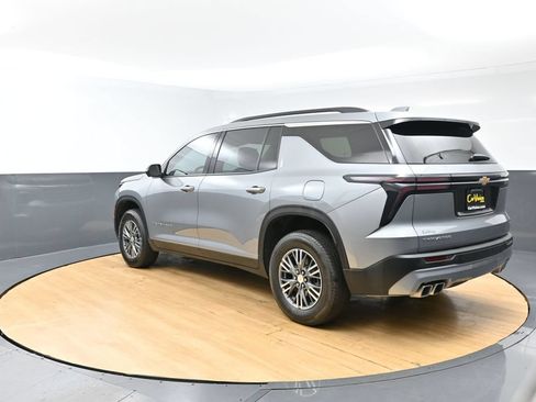 Used 2024 Chevrolet Traverse LT FWD image 4