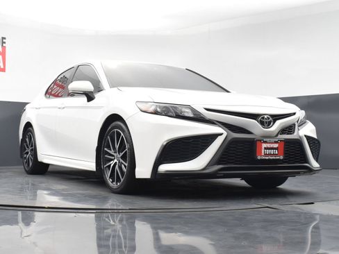 Used 2024 Toyota Camry SE w/ Cold Weather Package AWD/4WD image 30
