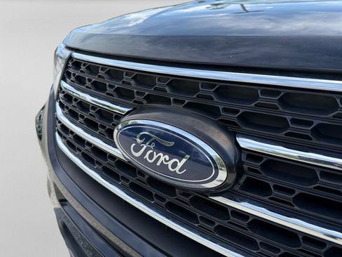 Used 2022 Ford Explorer XLT w/ Equipment Group 202A AWD/4WD image 29