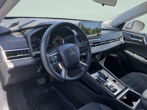 Used 2023 Mitsubishi Outlander SE AWD/4WD image 17