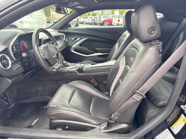 Used 2017 Chevrolet Camaro SS RWD image 9