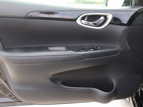 Used 2019 Nissan Sentra SV FWD image 12