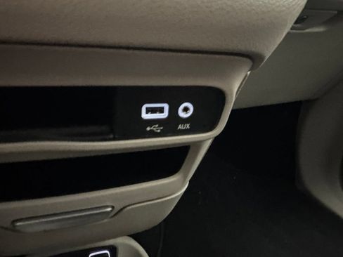 Used 2020 Chrysler Pacifica Touring-L FWD image 36