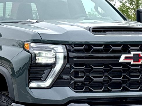 New 2026 Chevrolet Silverado 2500 ZR2 image 16