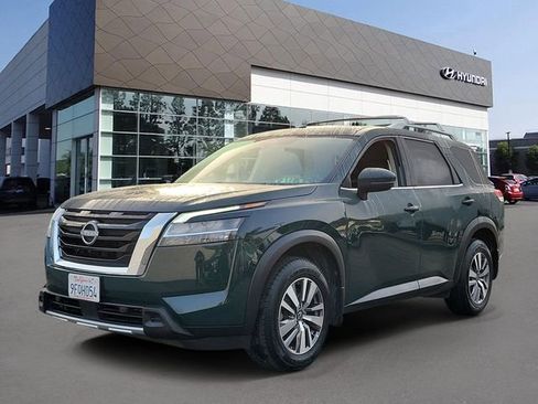 Used 2023 Nissan Pathfinder SL FWD image 1