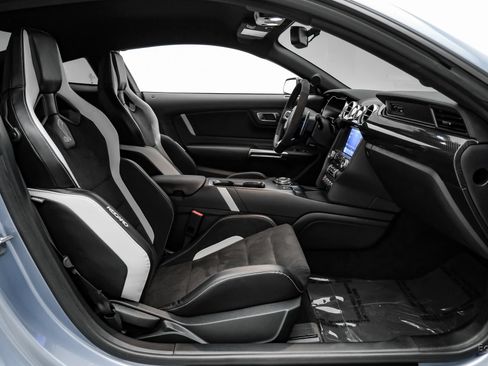 Used 2022 Ford Mustang Shelby GT500 w/ Carbon Fiber Track Pack RWD image 60