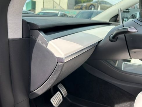 Used 2022 Tesla Model Y Performance image 15