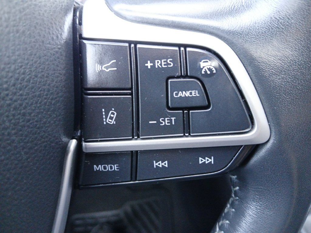Used 2023 Toyota Highlander XSE FWD image 25