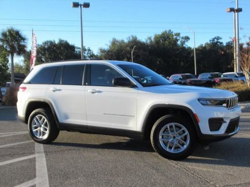 New 2025 Jeep Grand Cherokee Laredo image 2