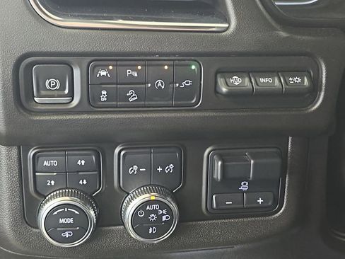 Used 2021 GMC Yukon XL AT4 w/ AT4 Premium Plus Package AWD/4WD image 27