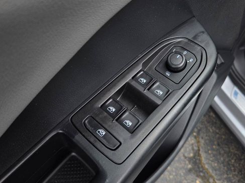 Used 2023 Volkswagen Taos SE w/ Panoramic Sunroof Package FWD image 20