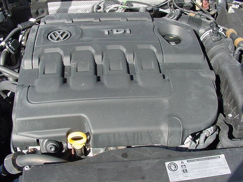 Used 2015 Volkswagen Golf TDI SE w/ Lighting Package image 43
